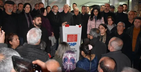 CHP 04.17’DE DEPREMDE CAN VERENLER İÇİN ANMA PROGRAMI DÜZENLEDİ