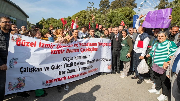 İzmir’de seyyar tezgahlar çiçek açıyor