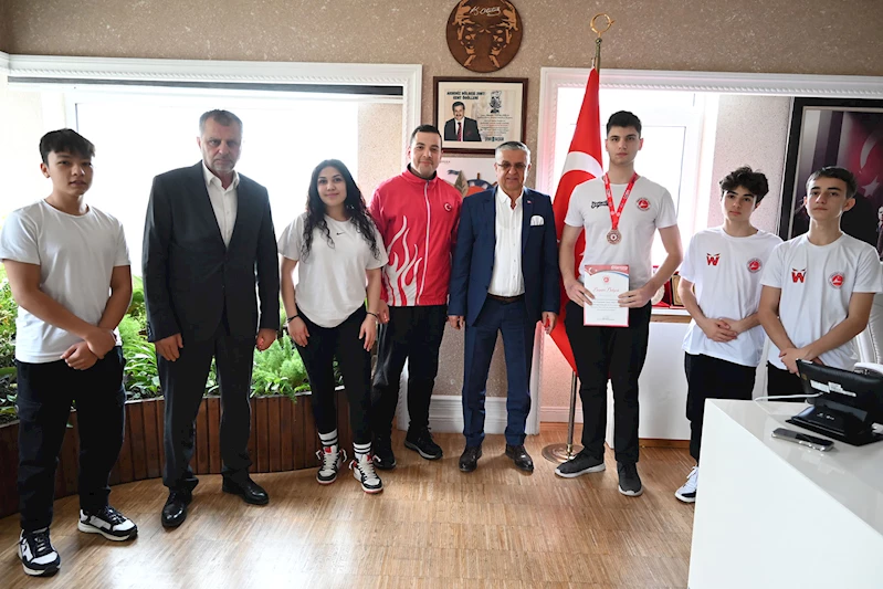 Kemer Belediyesi Kick Boks Takımı göz dolduruyor