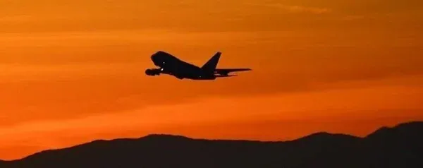 KULEYE VE UÇAKLARA LAZER TUTAN ANTALYA YOLCUSU GÖZALTINA ALINDI