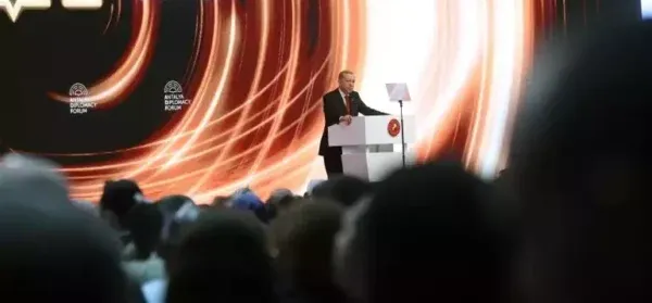 ‘ANTALYAMIZ KÜRESEL DİPLOMASİNİN KALBİNİN ATTIĞI YERLERDEN BİRİ HALİNE GELİYOR’