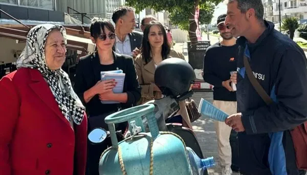 ESNAFTAN NESRİN ÜNAL’A.. ‘İLK KEZ BİR BÜYÜKŞEHİR ADAYI BİZİ DİNLİYOR’
