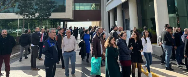 KONYAALTI’NDA ‘MAAŞ’ EYLEMİ.. İŞÇİLERİN MAAŞLARI HALA YATIRILMADI