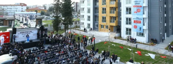 GÜNEŞ MAHALLESİ’NDE HAK SAHİPLERİNE ANAHTARLARI TESLİM EDİLDİ 