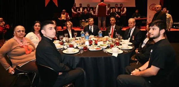 VALİ ŞAHİN ŞEHİT AİLELERİ VE GAZİLERLE İFTAR PROGRAMINDA BULUŞTU