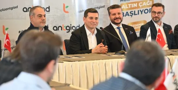 TÜTÜNCÜ ANTGİAD’IN KONUĞU OLDU.. ‘ANTALYA VİZYONUNU HAYATA GEÇİRELİM’