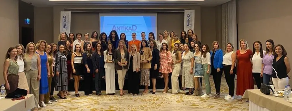 ANTALYA İŞ KADINLARI DERNEĞİ KARIŞTI.. 75 ÜYEDEN 21