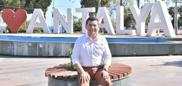 TÜTÜNCÜ ŞİİRLE ANLATTI.. ‘BEKLE BİZİ ANTALYA HİZMET İÇİN GELİYORUZ’
