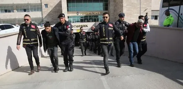 28 KİŞİNİN YARALANDIĞI ANTALYA