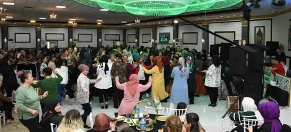 ANTALYALI TAKSİCİ KADINLAR DOYASIYA EĞLENDİ