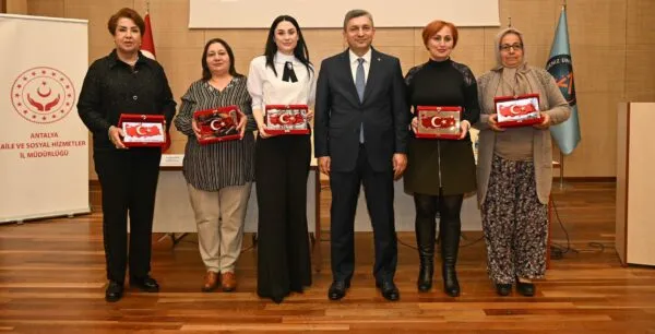 ANTALYA VALİSİ ŞAHİN.. ‘TÜRKİYE YÜZYILI KADINLARIMIZIN OMZUNDA YÜKSELECEK’