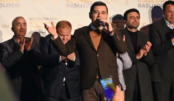 ‘ANTALYA’DA TRAFİK PROBLEMİ BİTECEK TOPLU ULAŞIM ÇİLE OLMAKTAN ÇIKACAK’