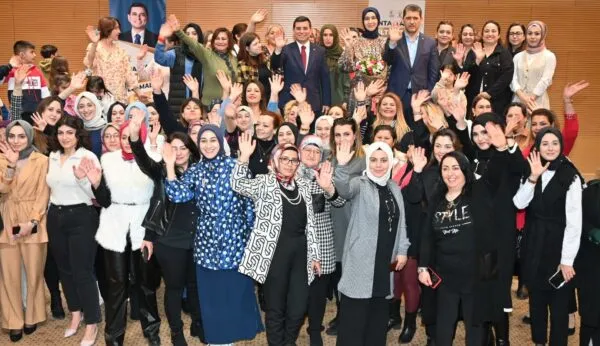 TÜTÜNCÜ EMEKÇİ KADINLAR BULUŞMASINDA.. ‘HAYATI GÜZELLEŞTİRİYORSUNUZ’  