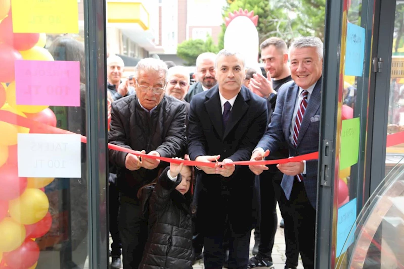 BAŞKANIMIZ VE ESKİ MİLLETVEKİLİMİZ HÜSEYİN ÖRS CADDE TAVUK ŞARKÜTERİ