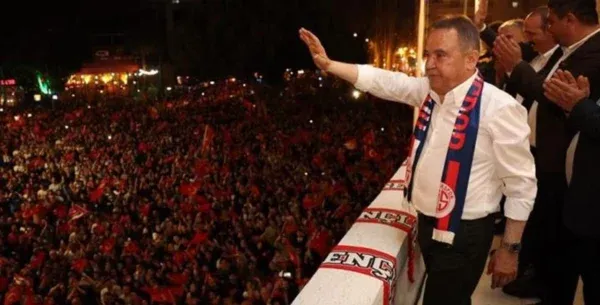GÖKÇEK’İN REKORUNU EGALE ETTİ.. BÖCEK 6. KEZ BELEDİYE BAŞKANI SEÇİLDİ