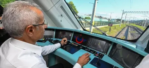 BAKAN URALOĞLU.. ‘ANTALYA-İSTANBUL ARASI 4 SAAT 45 DAKİKAYA DÜŞECEK’