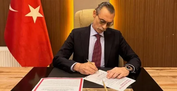 ERDAL BEŞİKÇİOĞLU.. SABAH BELEDİYE BAŞKANI AKŞAM AKTÖR