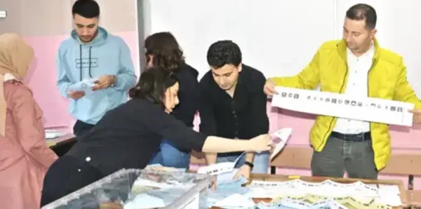ANKET ŞİRKETLERİ SEÇİMİ YORUMLADI.. ‘CHP KAZANMADI AK PARTİ KAYBETTİ’