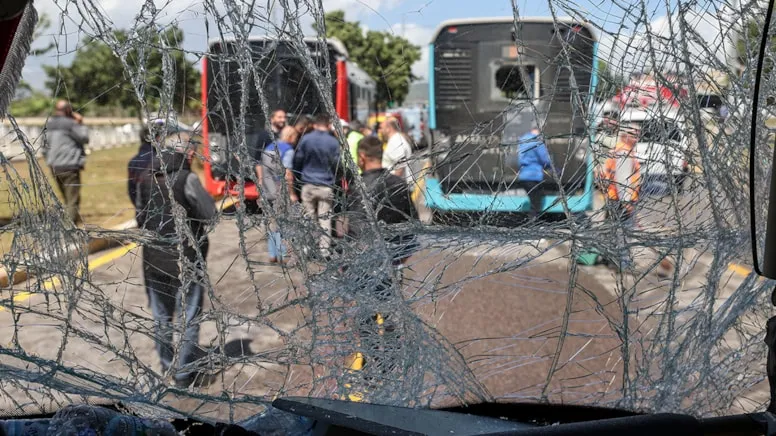 3’Ü HALK OTOBÜSÜ 7 ARAÇ.. ANTALYA KENT MERKEZİNDE ZİNCİRLEME KAZA