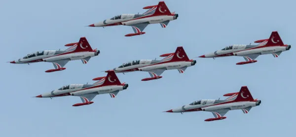 TÜRK YILDIZLARI 23 NİSAN