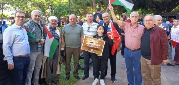 ANTALYA’DA YÜRÜYÜŞ YAPILDI.. EĞİTİM BİR SEN GAZZE İÇİN MEYDANLARDA