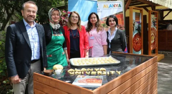 BURASI ALANYA.. İLETİŞİM VE TASARIM FESTİVALİNDE YÖRESEL LEZZETLER TANITILDI