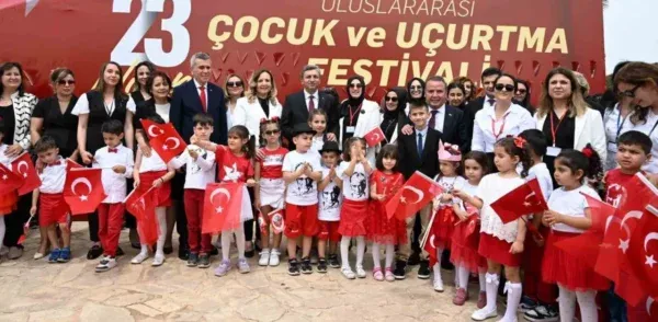 DÜNYA ÇOCUKLARI ANTALYA’DAN BARIŞ MESAJI VERDİ