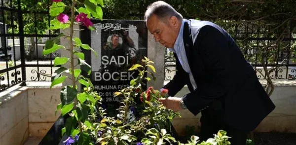 BURUK ZİYARET.. BÖCEK SEÇİLİR SEÇİLMEZ ABİSİNİN MEZARINA GİTMİŞ
