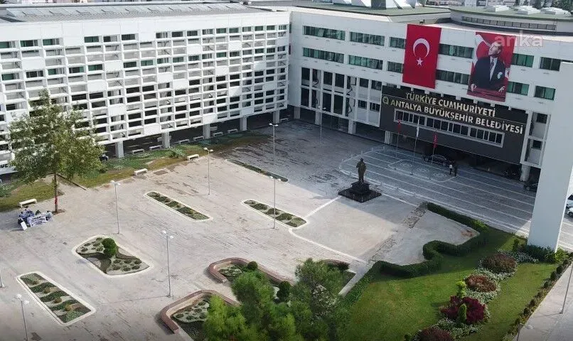 ANTALYA BÜYÜKŞEHİR BELEDİYESİ’NDE ‘SIKIYÖNETİM’ SESSİZLİĞİ