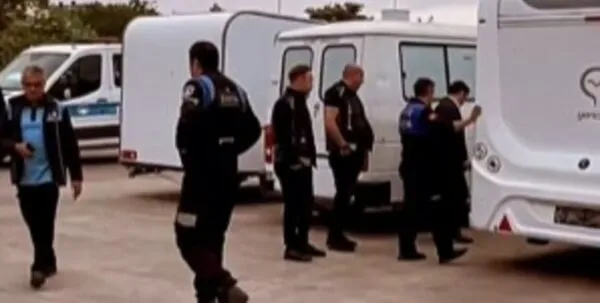 SAHİLLERDE KARAVAN İŞGALİ.. ‘PARK ÜCRETİ ALINIRSA SORUN ÇÖZÜLÜR’