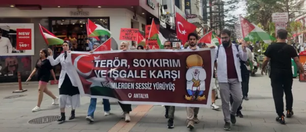 ANTALYALI HEKİMLERDEN FİLİSTİN İÇİN ‘SESSİZ YÜRÜYÜŞ’