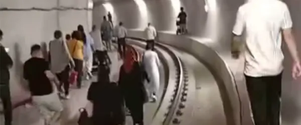 ANTALYA’DA ANTRAY’DAKİ ARIZA YOLCULARI MAHSUR BIRAKTI