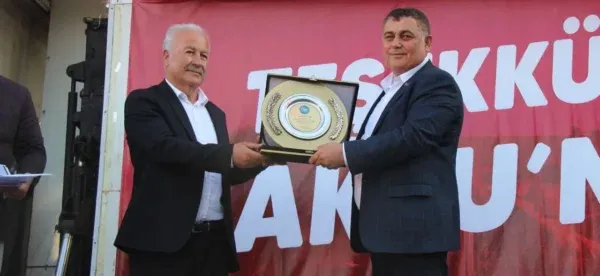 BORÇ AÇIKLAYAN AÇIKLAYANA.. BU DEFA AFİŞ YERİNE SOSYAL MEDYA KULLANILDI