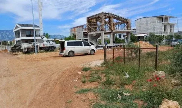 ANTALYA ÇIPLAKLI’DA BÜYÜK DEĞİŞİM.. VİLLALAR YÜKSELMEYE DEVAM EDİYOR