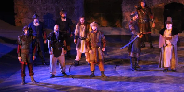 TİYATRO FESTİVALİ SÜRÜYOR.. ‘DEVLET ANA’ OYUNU ASPENDOS’TA SAHNELENDİ