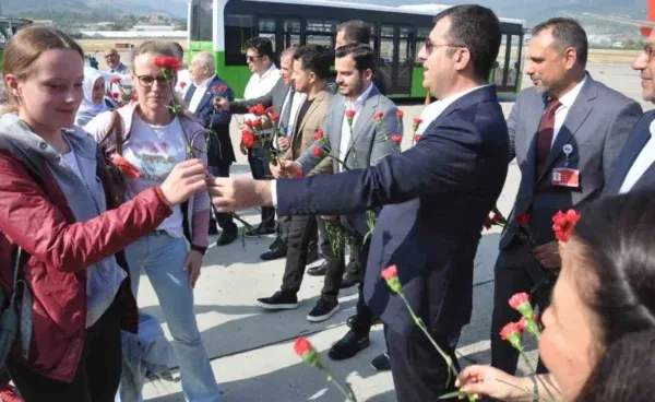 CORENDON’UN İLK BRÜKSEL-GAZİPAŞA UÇUŞUNA ‘SU TAKI’LI KARŞILAMA