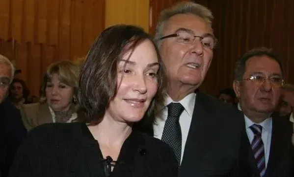 ASLI BAYKAL.. ‘CHP EN ZOR ZAMANINDA BABAMI YALNIZ BIRAKTI’
