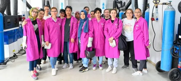 SANAYİDE KADIN ELİ PROJESİNDE YÜZDE 100 BAŞARI