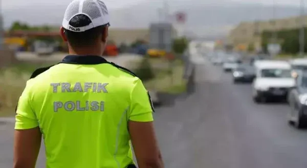 İŞTE ‘BAYRAM’ MANZARASI.. YOLLARDA TRAFİK HAVALİMANLARINDA İZDİHAM
