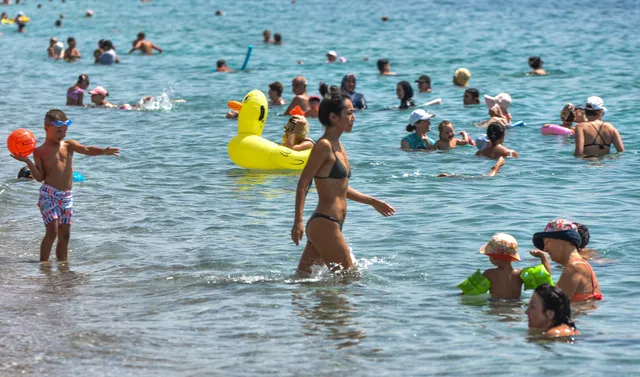 45 DERECE SICAKLIK UYARISI YAPILAN ANTALYA