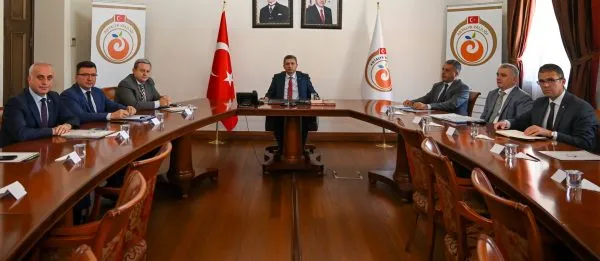 VALİ ŞAHİN.. ‘DENİZLER HALKINDIR, KAÇAK YAPILARI BİZE İHBAR EDİN’