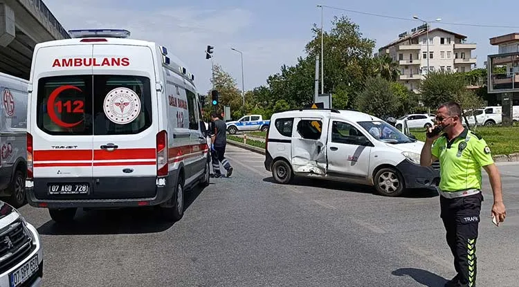 KAZAYA GİDEN AMBULANS KAZA YAPTI