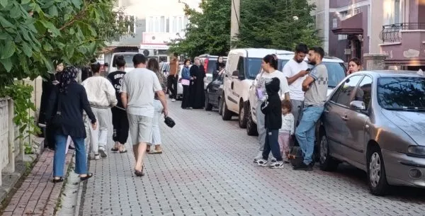AFYON’DA SARSINTI 10 SANİYE SÜRDÜ.. HERKESİ SOKAĞA DÖKTÜ