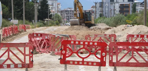DÖŞEMEALTI ESNAFI PERİŞAN.. BÜYÜKŞEHİR ÇALIŞMAYI 8 AYDIR BİTİREMEDİ