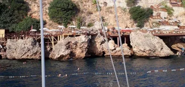 ANTALYA’DA FALEZLER İŞGAL ALTINDA.. YETKİLİLER SUSPUS 