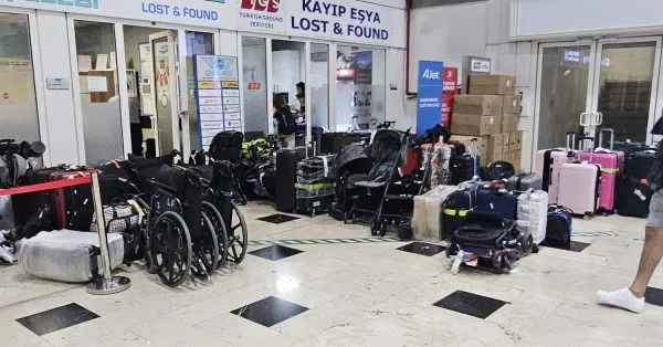 ANTALYA HAVALİMANI’NDAKİ KAYIP EŞYA BÜROLARI DOLDU TAŞTI