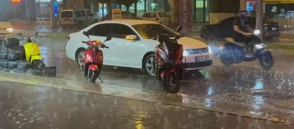 HER YAĞIŞTA AYNI MANZARA.. ANTALYA YAĞMURDA YİNE PERİŞAN