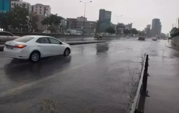 KUVVETLİ YAĞIŞ ALARMI.. AŞIRI SICAKLIKLAR GİDİYOR SAĞANAK GELİYOR