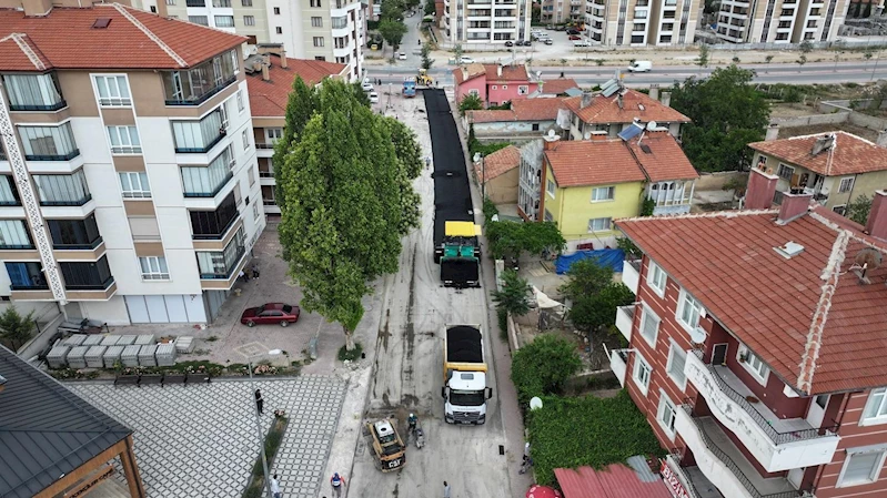 KARATAY’IN DÖRT BİR YANINDA ASFALT VE ALTYAPI ÇALIŞMASI VAR