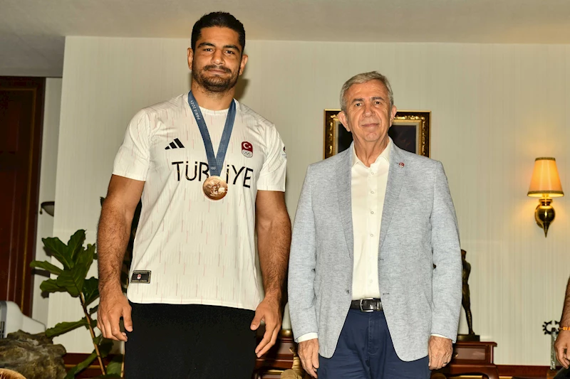 ŞAMPİYON GÜREŞÇİ TAHA AKGÜL’DEN MANSUR YAVAŞ’A ZİYARET